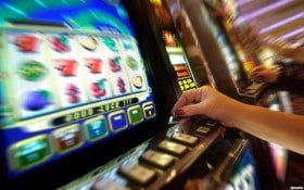Tampilan platform taruhan olahraga king403 di layar smartphone pengguna Indonesia